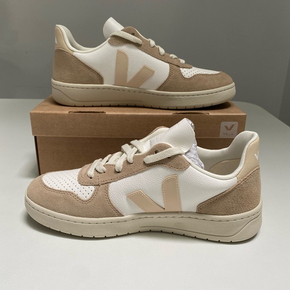 Veja V-10 Leather Sneaker Extra White/Sable/Sahara sz 40EU/9US New in Box - Picture 5 of 8